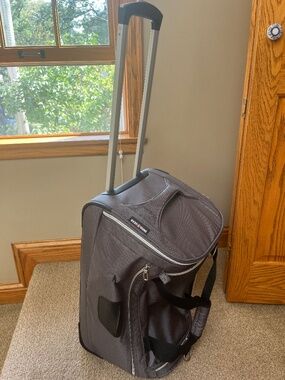 Swiss Gear rolling travel duffel bag